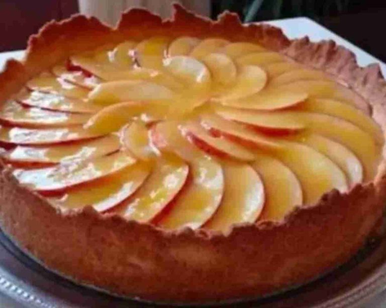 Aquí tienes los 7 pasos para preparar la auténtica tarta de manzana de la abuela: